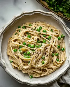 Garlicky Pea Pasta with Cream Sauce