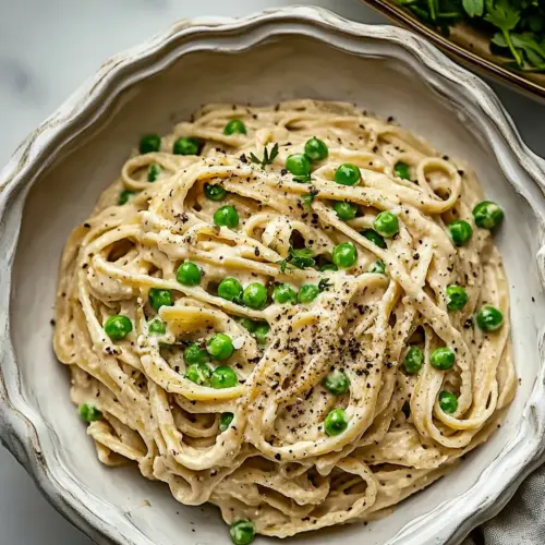 Garlicky Pea Pasta with Cream Sauce