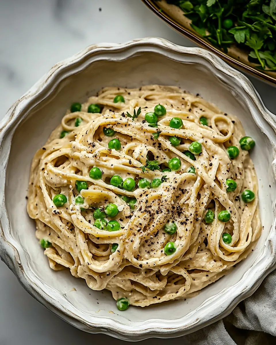 Garlicky Pea Pasta with Cream Sauce