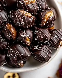 Samoas Pretzel Presents